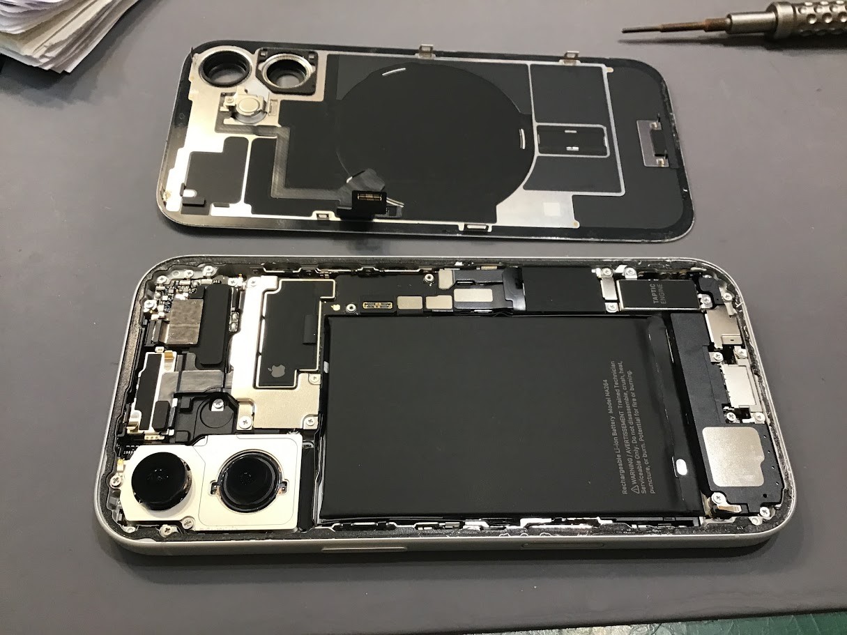 iPhone16の画面交換ならデータそのまま修理可能なスマホ修理工房京王聖蹟桜ヶ丘店へ！